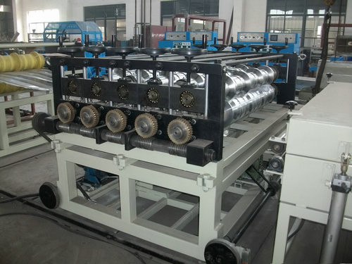 PC Plastic Roofing Tiles Extrusion Line For Two Layer Roofing Sheet 160kw